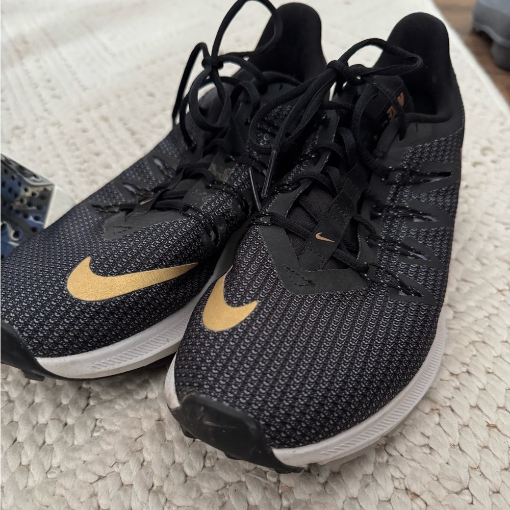 Comfy gold and black Nike shoes